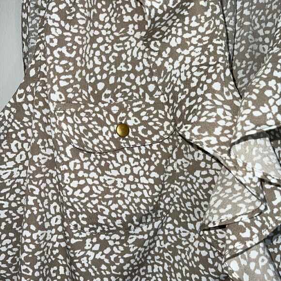 Banana Republic Sleeveless Tan and White Ruffle Animal Print Top Size LP - Picture 6 of 9